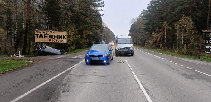 В ДТП с микроавтобусом на Чуйском тракте пострадал пожилой пассажир
